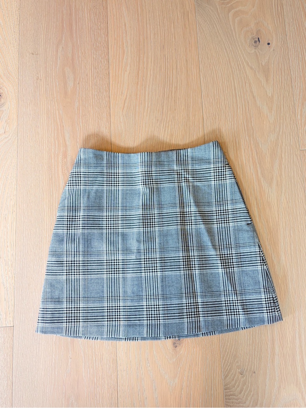 Wilfred Aritzia Plaid Mini Skirt Size 0 Grey Black